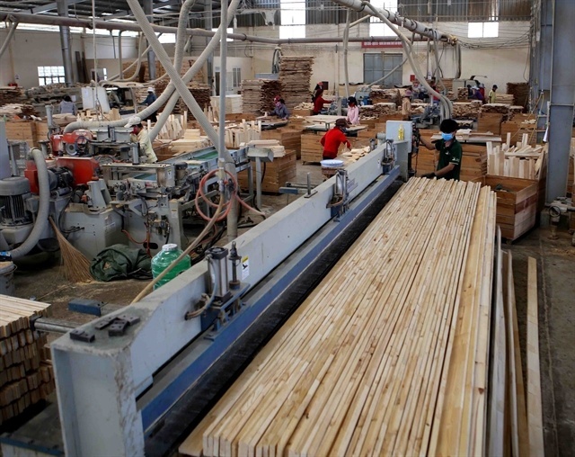 Temporary suspension of import and re-export of plywood to the US
