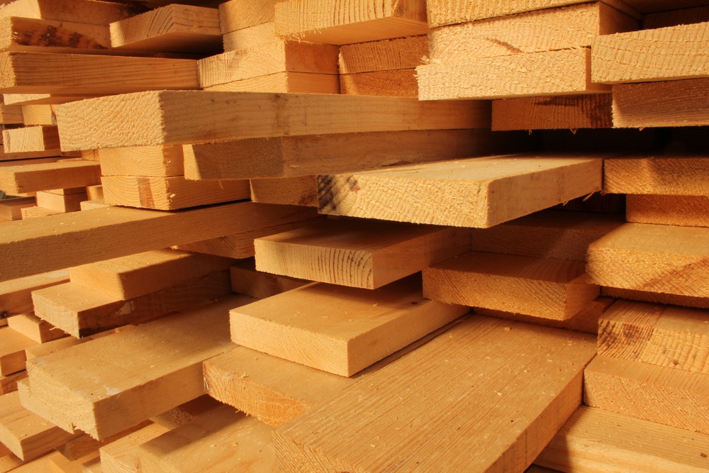 Builders blame pandemic as lumber supplies drop and prices spike