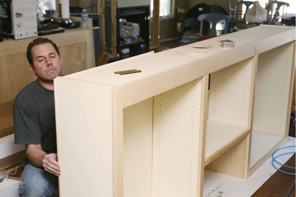 Use plywood to make durable cabinet