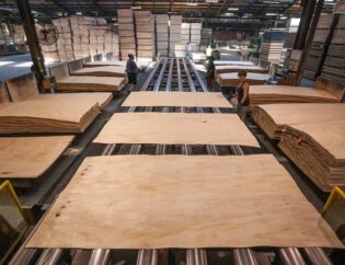 What is plywood made of? Is plywood 100% wood?